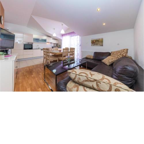 Beautiful apartment in Trogir w/ WiFi and 3 Bedrooms