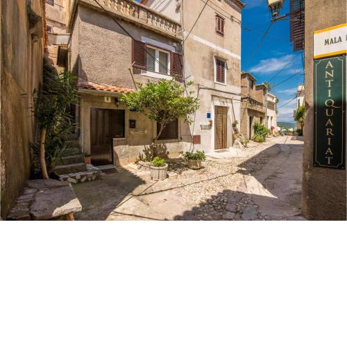 Beautiful apartment in Vrbnik with WiFi