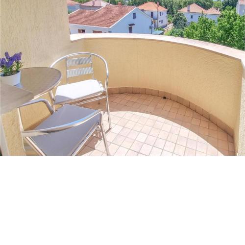 Beautiful apartment in Zadar with WiFi and 2 Bedrooms