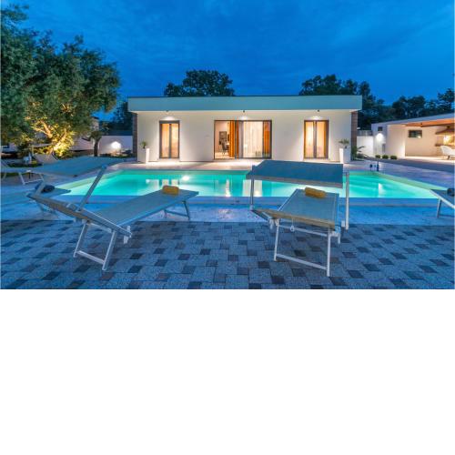Beautiful Home In Biograd With Outdoor Swimming Pool, Wifi And Jacuzzi