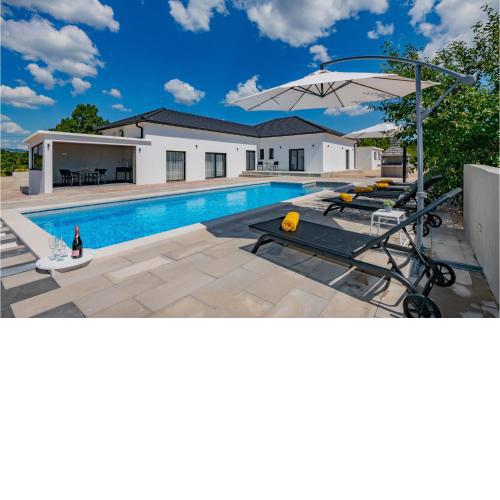 Beautiful home in Gornji Vinjani with Outdoor swimming pool, WiFi and 5 Bedrooms