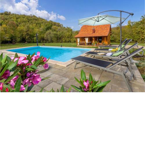 Beautiful Home In Gospic With 3 Bedrooms, Wifi And Private Swimming Pool