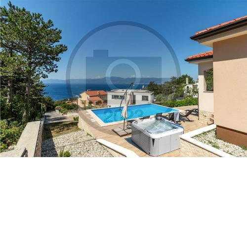 Beautiful Home In Kostrena With 4 Bedrooms, Outdoor Swimming Pool And Jacuzzi