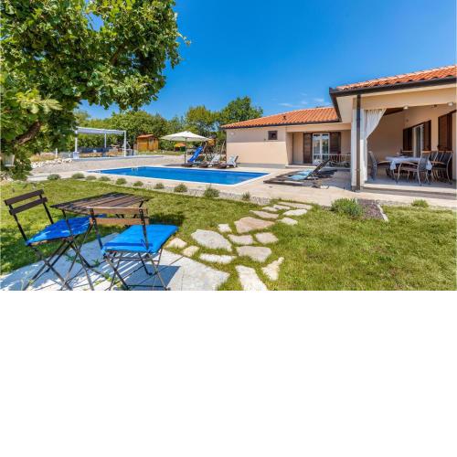 Beautiful home in Kunj with 3 Bedrooms, WiFi and Outdoor swimming pool