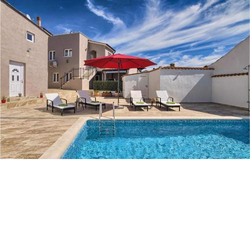 Beautiful home in Liznjan with 4 Bedrooms, WiFi and Outdoor swimming pool