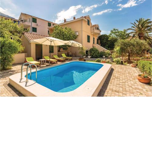 Beautiful home in Makarska with WiFi and 2 Bedrooms
