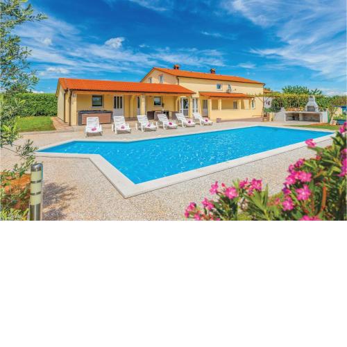 Beautiful Home In Marcana With 6 Bedrooms, Jacuzzi And Sauna