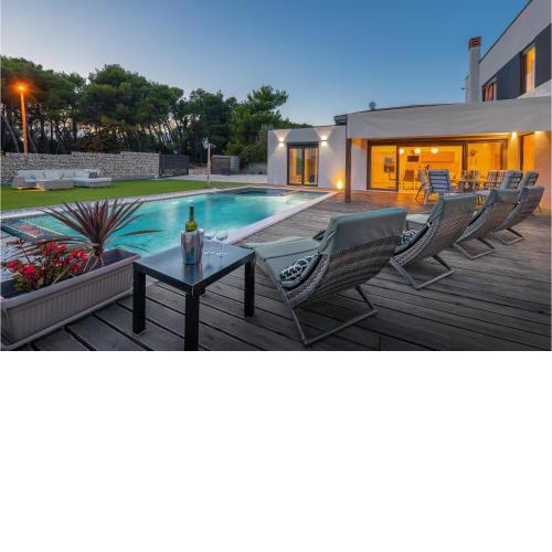Beautiful home in Medulin with 4 Bedrooms, WiFi and Outdoor swimming pool
