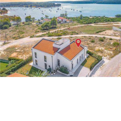 Beautiful home in Medulin with Jacuzzi, WiFi and 1 Bedrooms