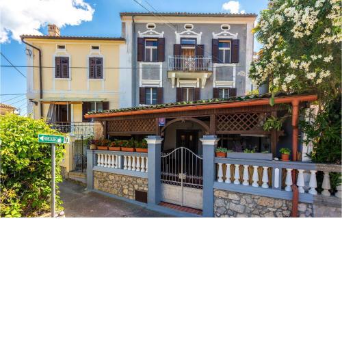 Beautiful home in Omisalj with 4 Bedrooms and WiFi
