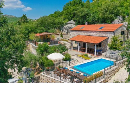 Beautiful Home In Orah With 2 Bedrooms, Jacuzzi And Outdoor Swimming Pool
