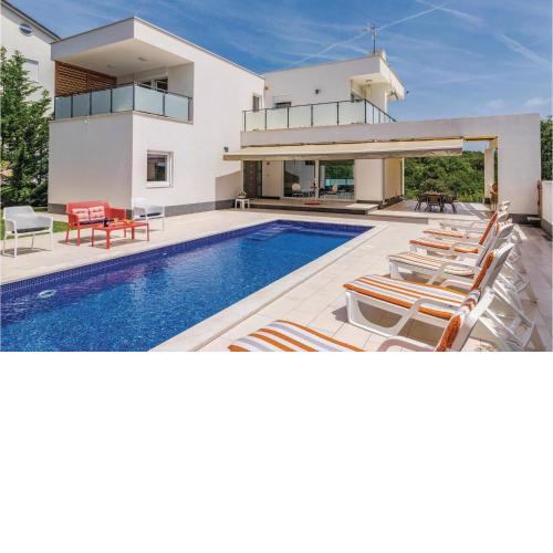 Beautiful home in Pula with 4 Bedrooms, WiFi and Outdoor swimming pool