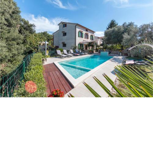 Beautiful home in Pula with 5 Bedrooms, WiFi and Outdoor swimming pool
