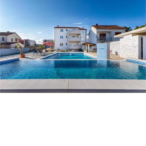 Beautiful home in Pula with 8 Bedrooms, Jacuzzi and WiFi