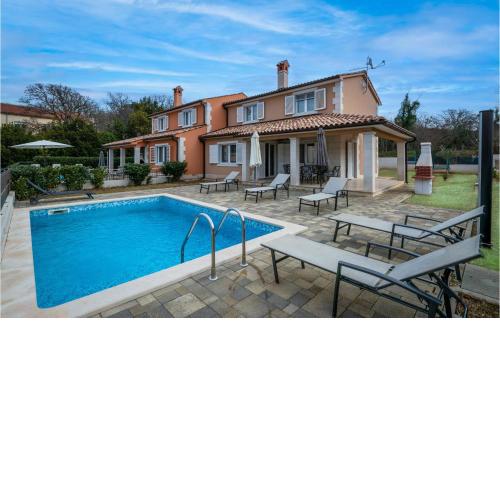 Beautiful Home In Pula With Outdoor Swimming Pool, Jacuzzi And Wifi