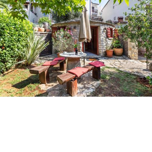 Beautiful home in Pula with WiFi