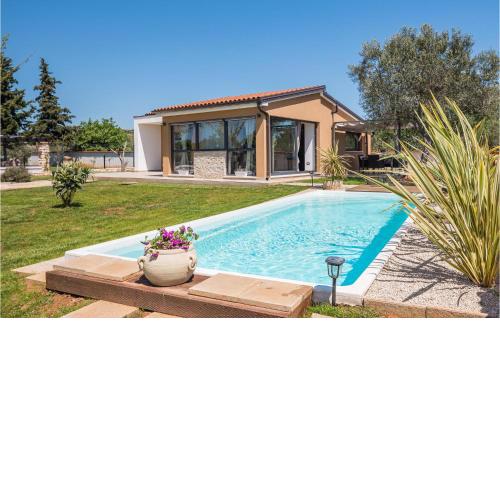 Beautiful Home In Rovinj With 1 Bedrooms, Jacuzzi And Wifi