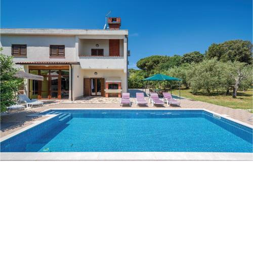 Beautiful home in Rovinj with 6 Bedrooms, WiFi and Outdoor swimming pool