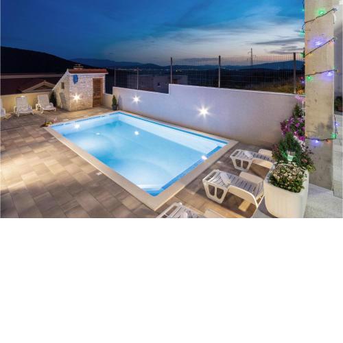 Beautiful home in Ruda with Outdoor swimming pool, WiFi and 3 Bedrooms