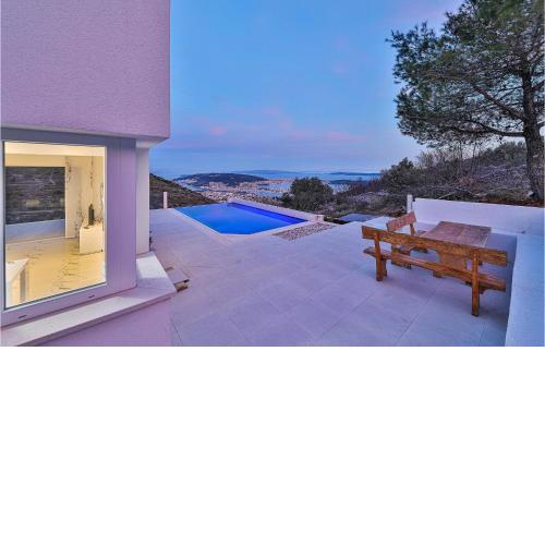 Beautiful home in Seget Gornji with Outdoor swimming pool, WiFi and 2 Bedrooms