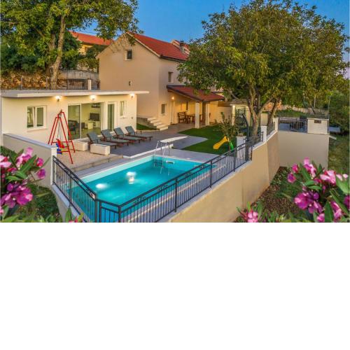Beautiful Home In Vinjani Donji With 3 Bedrooms, Outdoor Swimming Pool And Heated Swimming Pool