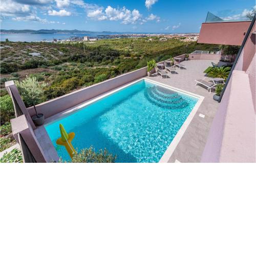 Beautiful home in Zadar with 3 Bedrooms, WiFi and Jacuzzi