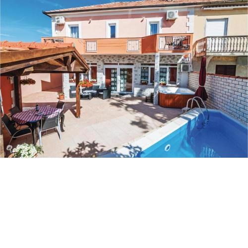Beautiful Home In Zadar With Jacuzzi, Sauna And Outdoor Swimming Pool