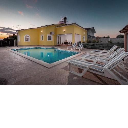 Beautiful villa Anstika with private pool in Pula