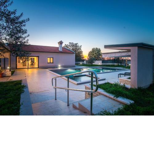 Beautiful Villa in Vrsar with Swimming Pool