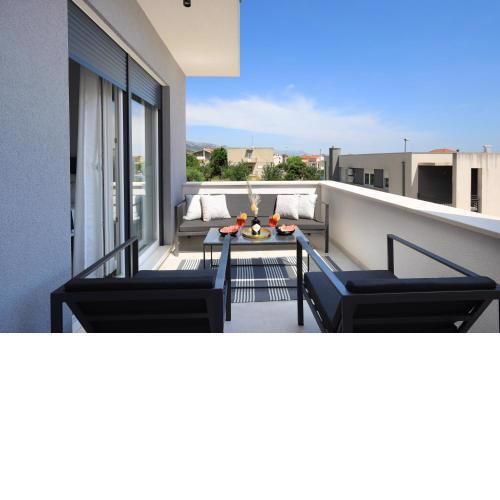Bonaca apartments with terrace and private parking