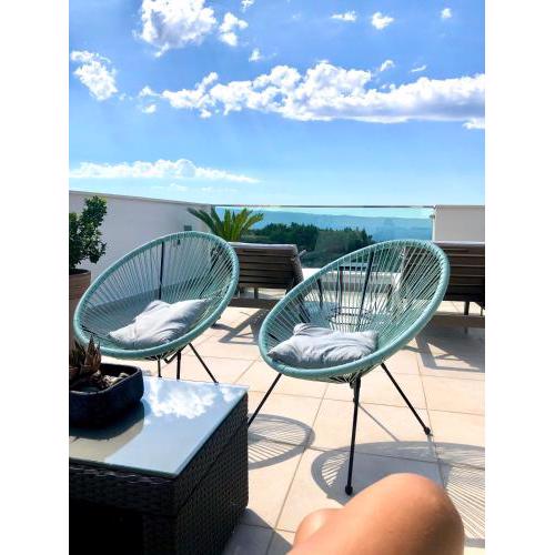 Bubbles Penthouse with Jacuzzi