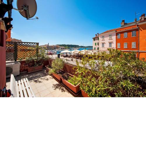 Carera Seaview Apartments