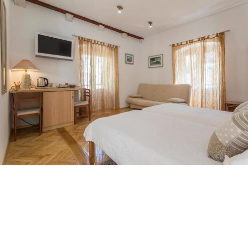 Carrara Accommodation