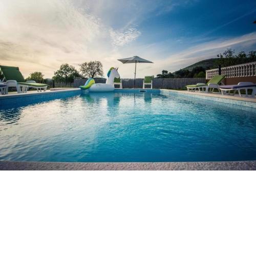 Casa Gabi - Holiday house with heated pool, parking, BBQ, events allowed