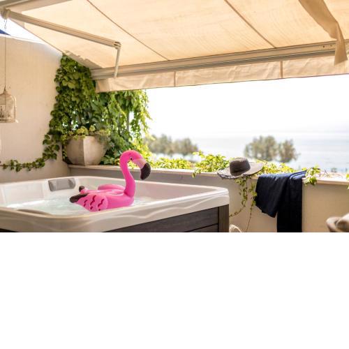 Charming Seaside Apartment
