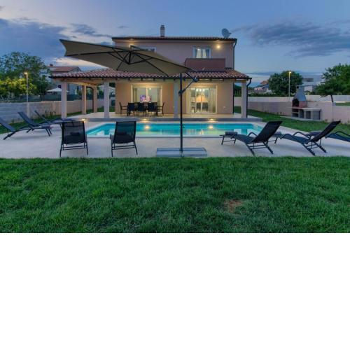 Charming villa Enjoy with private pool in Pula