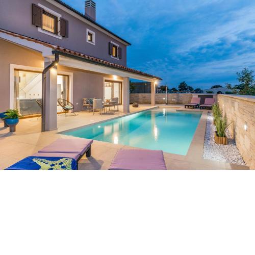 Charming villa Roma with private pool near Pula