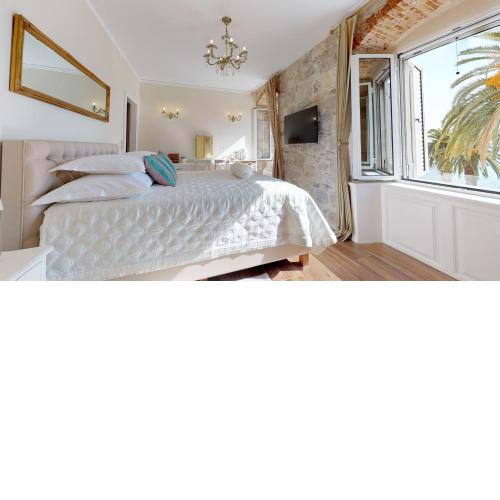 Chrysanta Apartments
