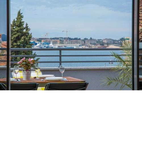 City Centre Sea View Apartment