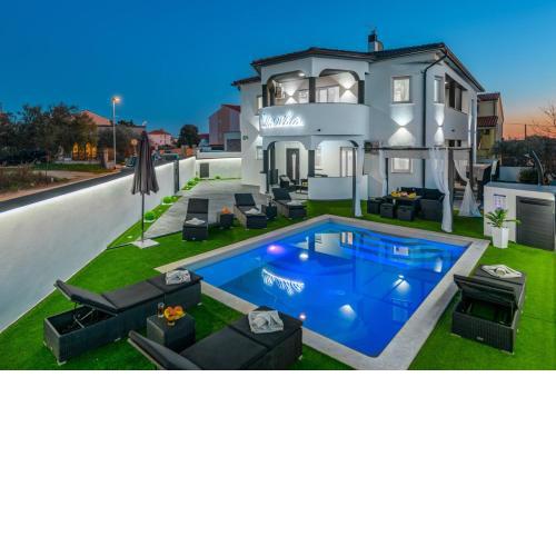 Complex Villa White