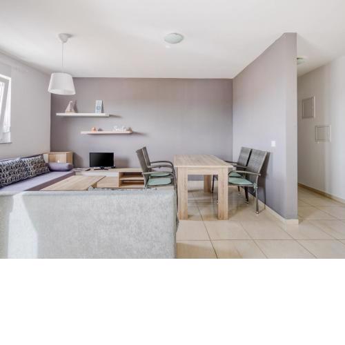 Contemporary Apartment in Novalja with Barbecue