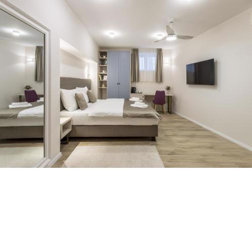 COR ROOMS