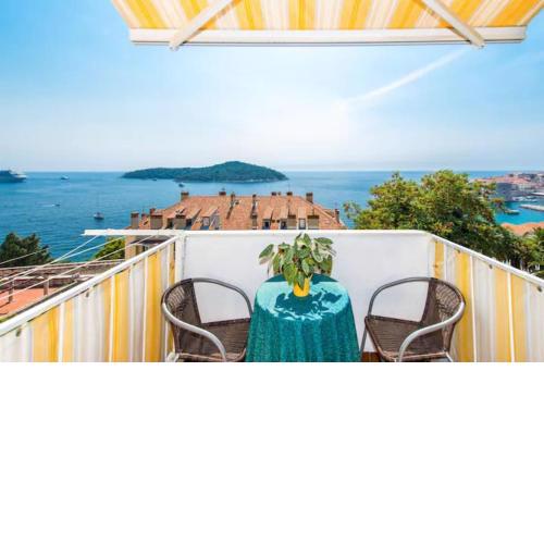 Cosy Apartment - Balcony with Old Town & sea view