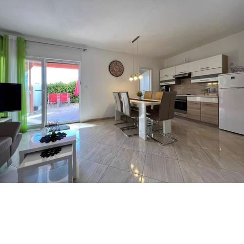 Cosy Apartment Filip with Charming Terrace