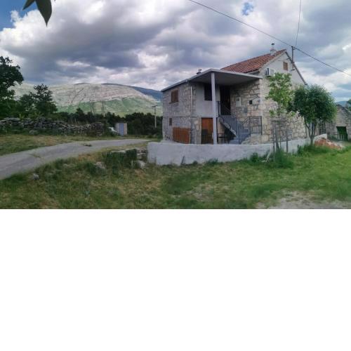 Country vacation house Vrlika - Jezevic