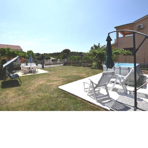 Cozy Holiday apartment Zana in Banjole, Croatia