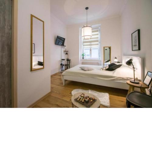 Cozy uppertown studio