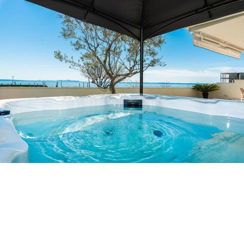 Crowonder Beachfront Reiterer Villa V1 with Jacuzzi 30 meters from the Beach