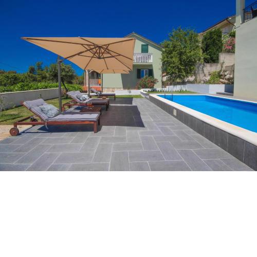 Dandy apartment with pool 2 bedrooms