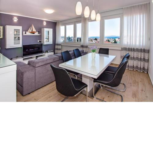 Deluxe Apartment Miro